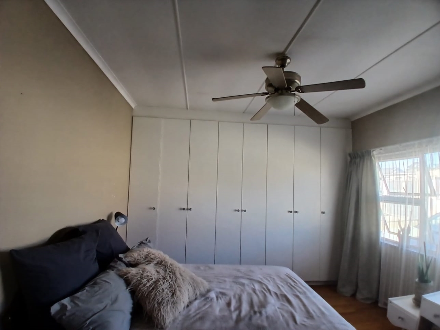 4 Bedroom Property for Sale in Avondale Western Cape